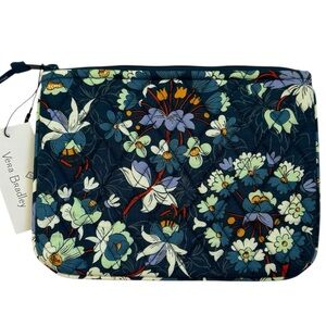 NWT Vera Bradley Cosmetic Bag. “Floral Bursts”Pattern. Excellent Condition!